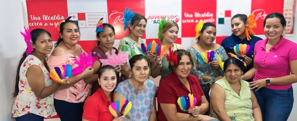 Con éxito concluyó curso de bordado de casacas y accesorios creativos.